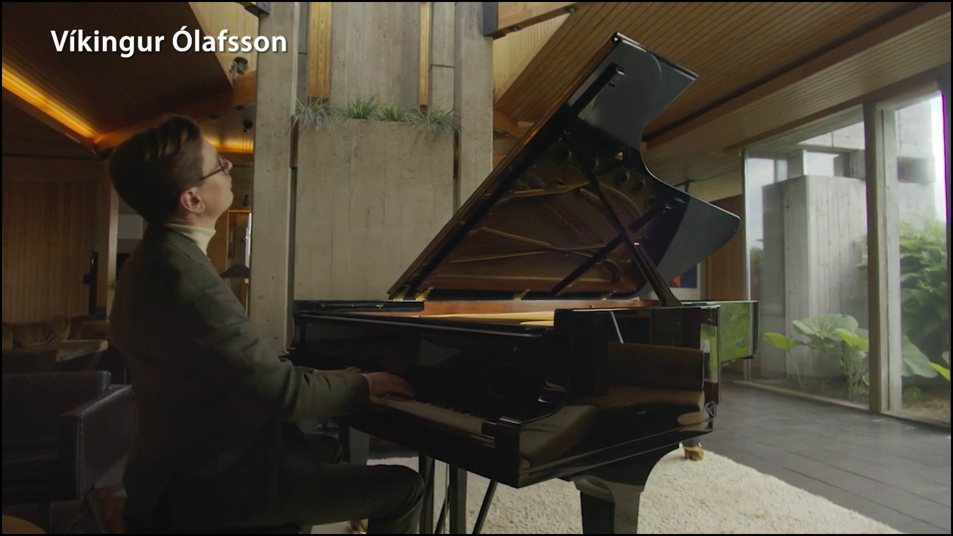 Víkingur Ólafsson at the piano
